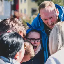 Gruppe macht Jagdschrei